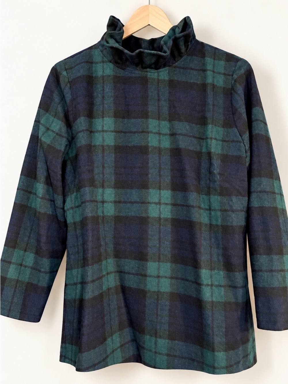 Tuckernuck Plaid top with bow and ruffled collar in Green & Black XL Like New
